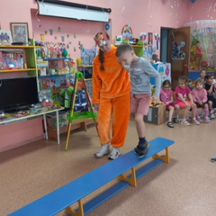 Волонтёры 304 группы специальности Дошкольного образования Черемховского педагогического колледжа провели игровую новогоднюю программу «Рукавичку»